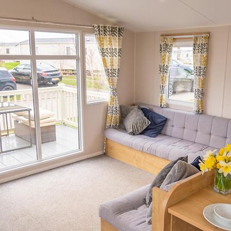 64 Lancaster The Lazy Willow 3 Bedroom Hot Tub Caravan Tattershall Lakes المظهر الخارجي الصورة