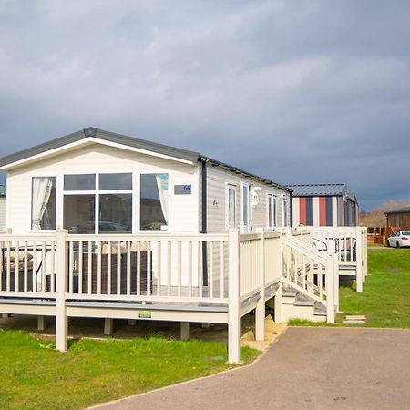 64 Lancaster The Lazy Willow 3 Bedroom Hot Tub Caravan Tattershall Lakes المظهر الخارجي الصورة