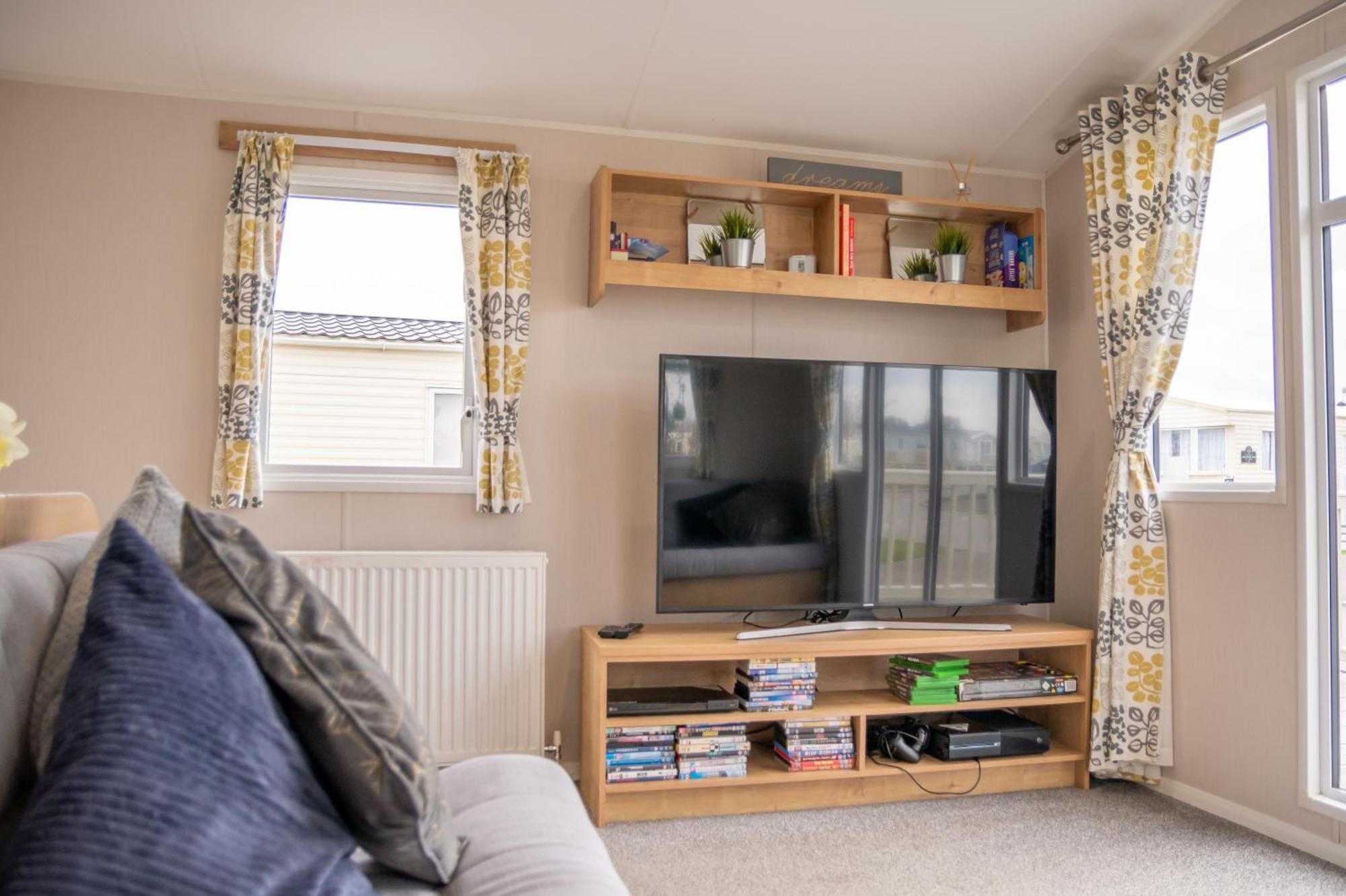 64 Lancaster The Lazy Willow 3 Bedroom Hot Tub Caravan Tattershall Lakes المظهر الخارجي الصورة