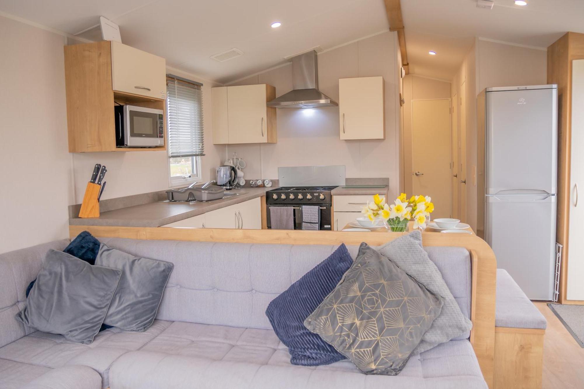 64 Lancaster The Lazy Willow 3 Bedroom Hot Tub Caravan Tattershall Lakes المظهر الخارجي الصورة